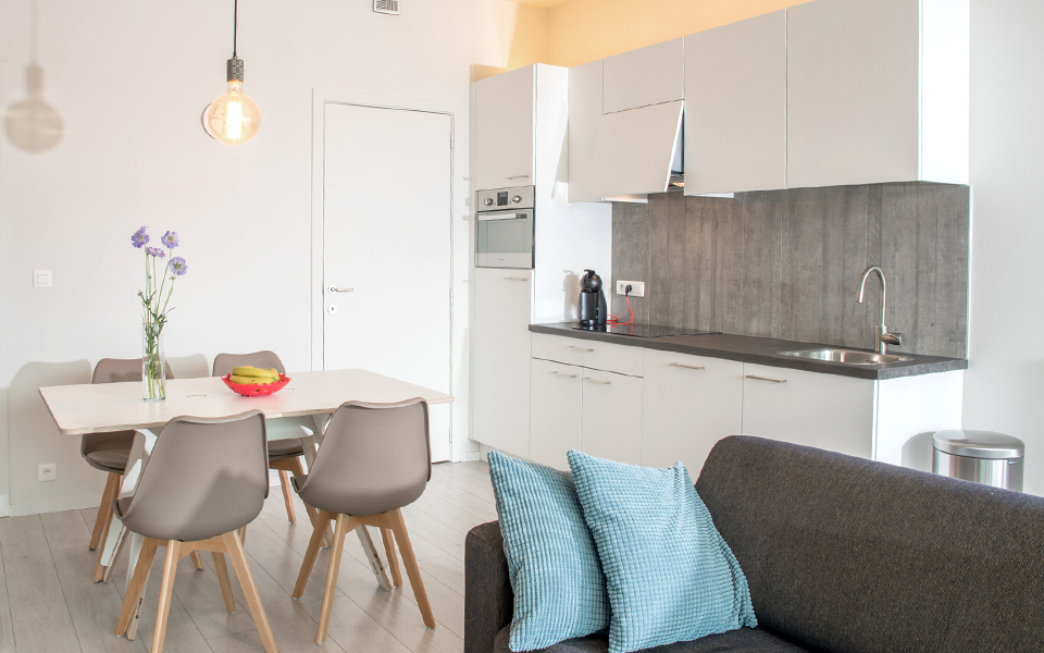 Complete with combi-heatwave oven, induction fire, dishwasher, fridge and freezer.